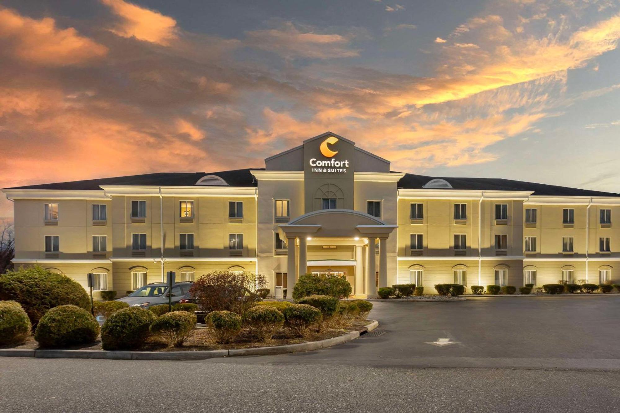 Comfort Inn & Suites Carneys Point Exterior photo